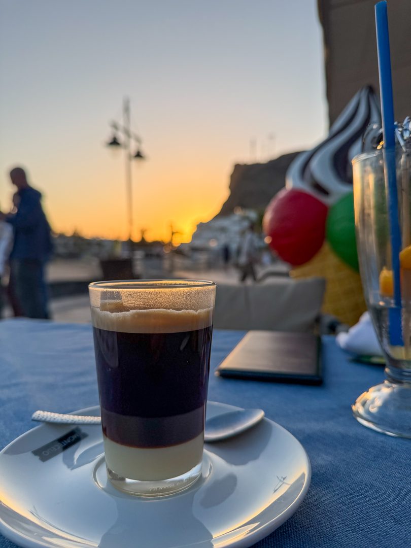 Café bombón al atardecer en El Varadero