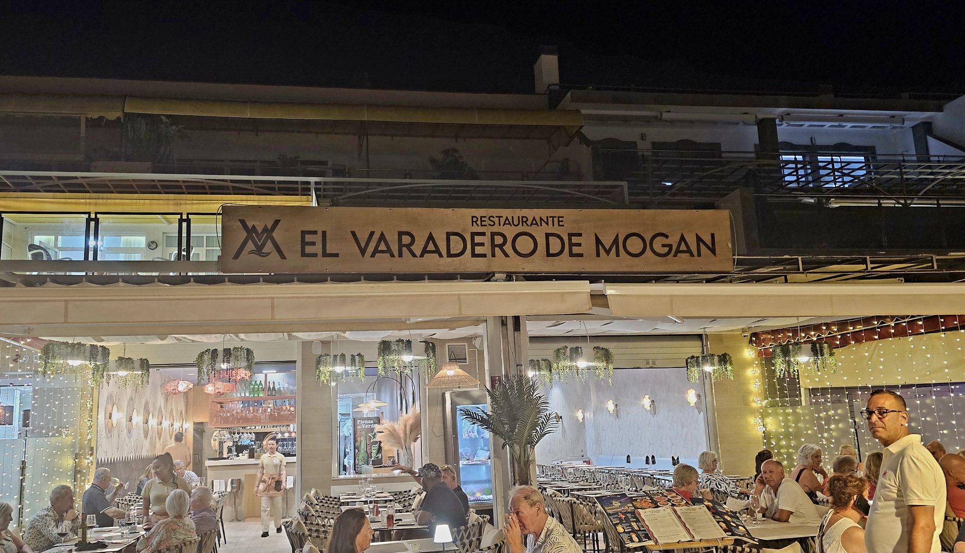 El Varadero de Mogan de noche